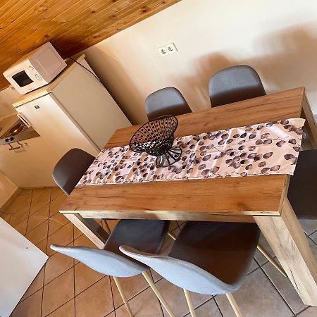 Esther Apartman Gyenesdias Luaran gambar