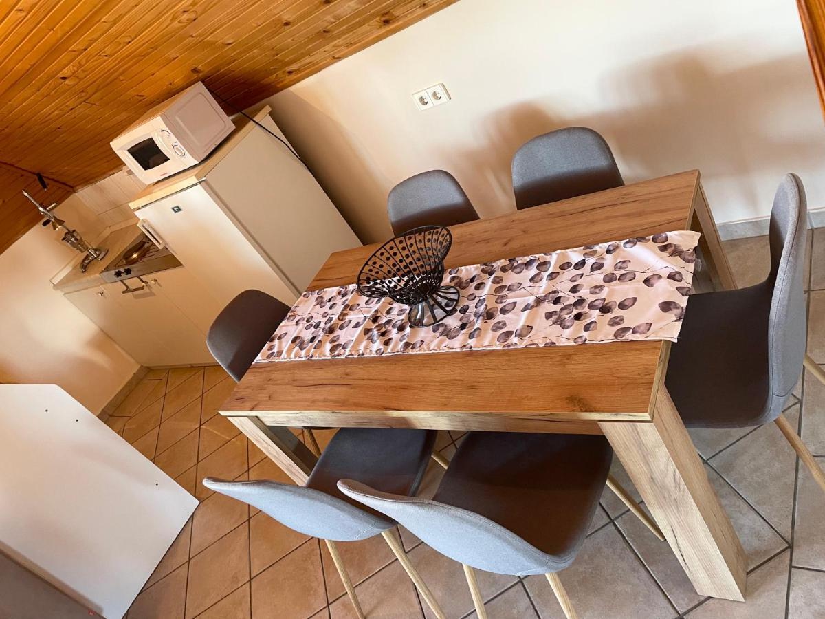 Esther Apartman Gyenesdias Luaran gambar