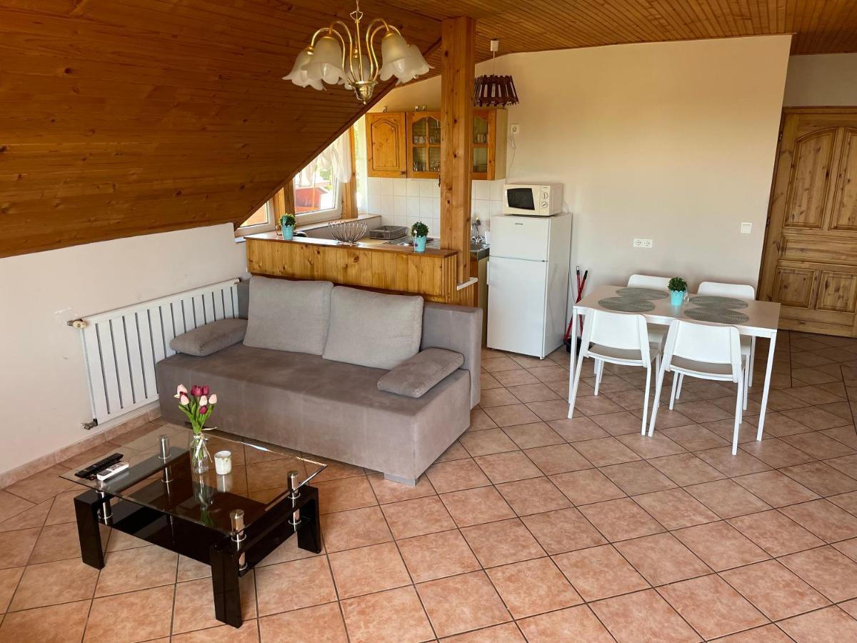 Esther Apartman Gyenesdias Luaran gambar