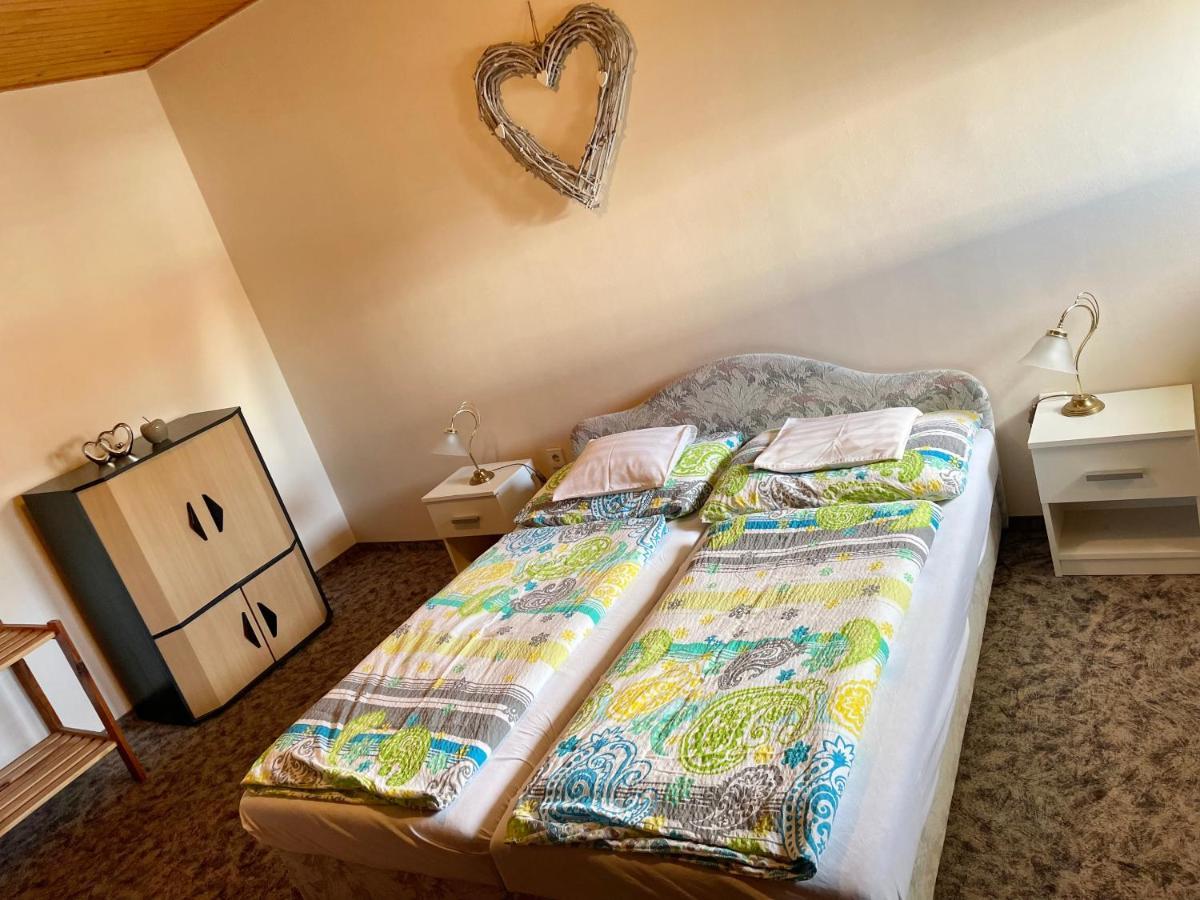 Esther Apartman Gyenesdias Luaran gambar