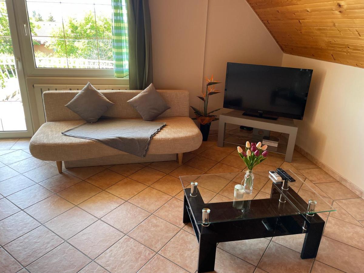 Esther Apartman Gyenesdias Luaran gambar