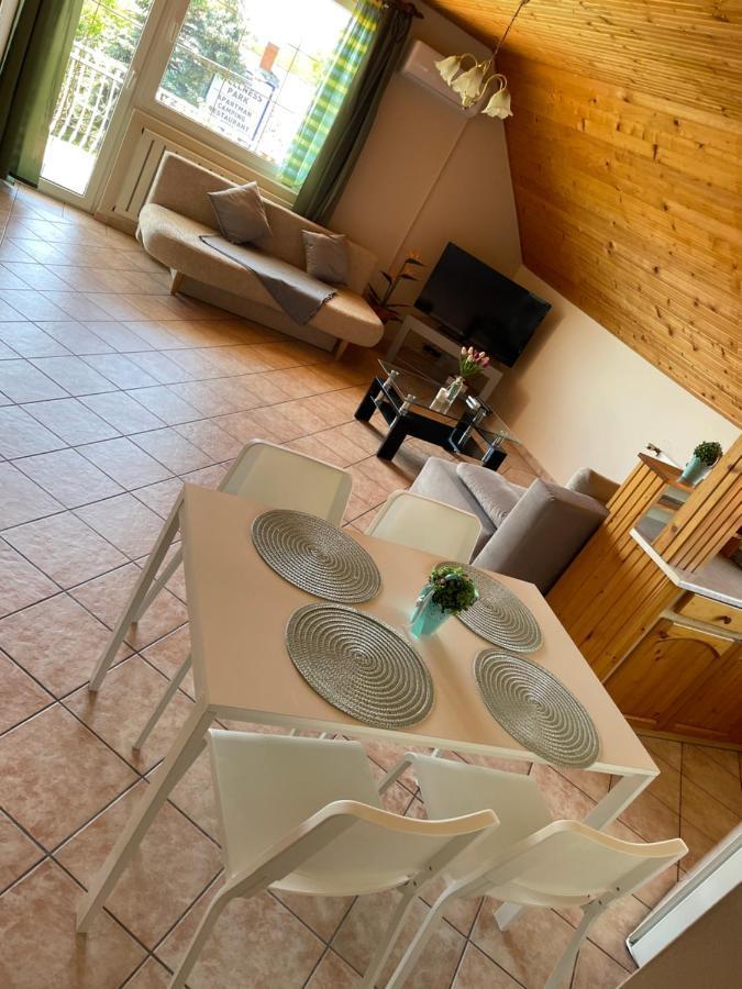 Esther Apartman Gyenesdias Luaran gambar