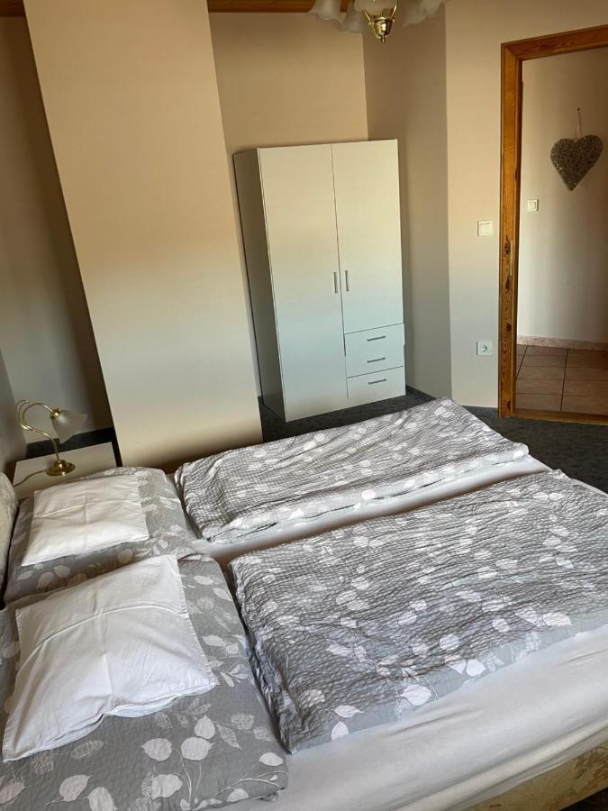Esther Apartman Gyenesdias Luaran gambar