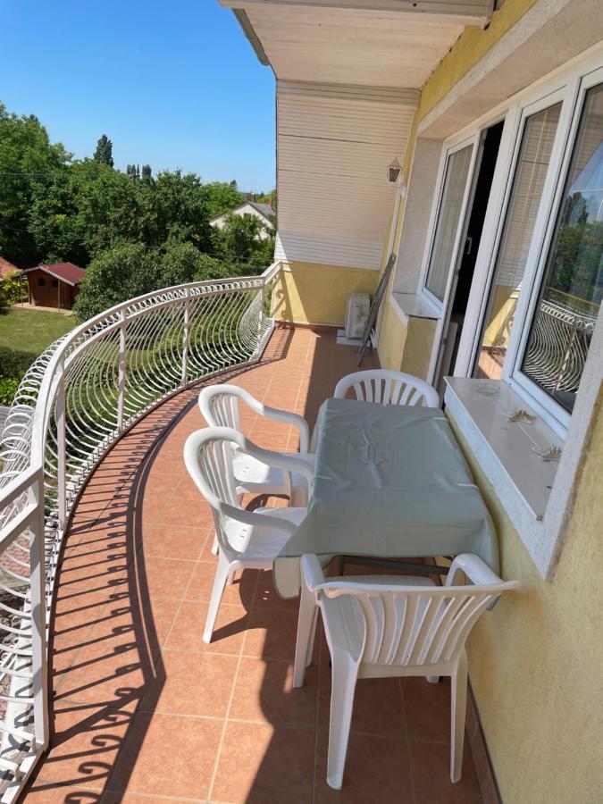 Esther Apartman Gyenesdias Luaran gambar